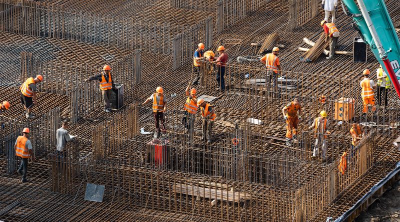 Construction workers on a job site in Idaho amid national labor shortages