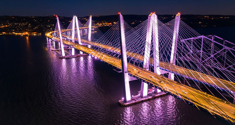 the Governor Mario M. Cuomo Bridge at night