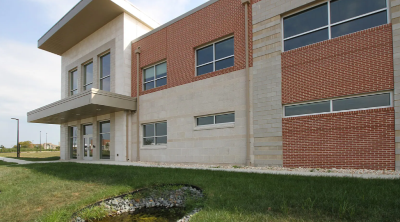 U.S. Army Reserve Center in Aberdeen, MD, in a variety of colors and finishes, such as Gemstone® and Rustic Face. Image: York Building Products.